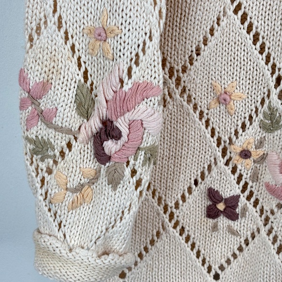 Vintage 90s Granny Sweater L Hand Embroidered Floral Cottage Granny Chunky Ivory - Picture 3 of 11